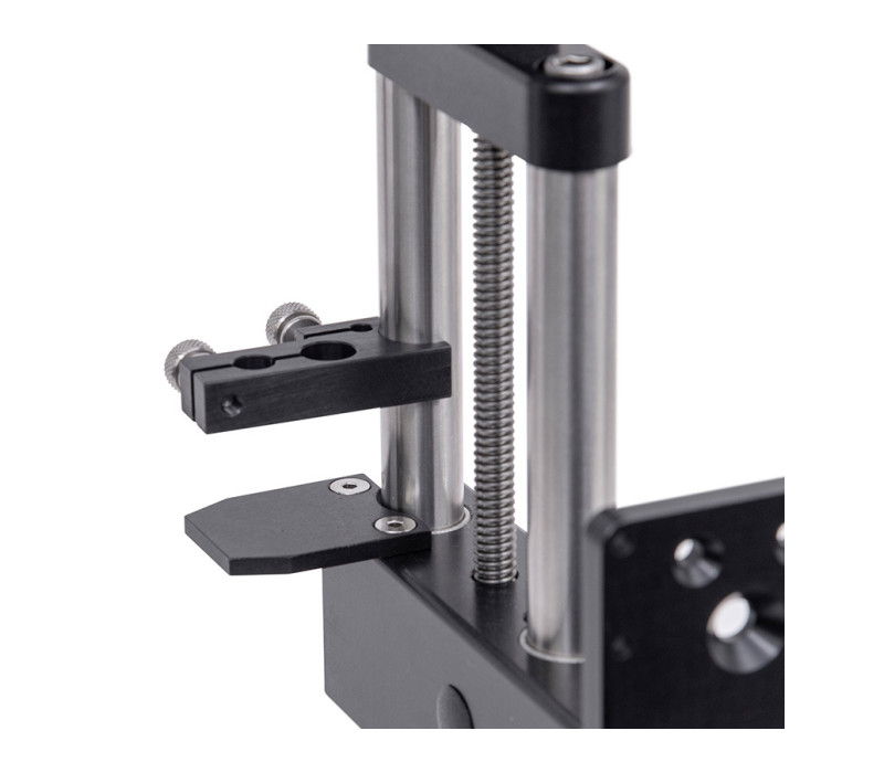 Kit opcional de montaje del indicador, excluido el indicador. Disponible con orificios de 8 mm y 9,5 mm de diámetro para el vástago del indicador.