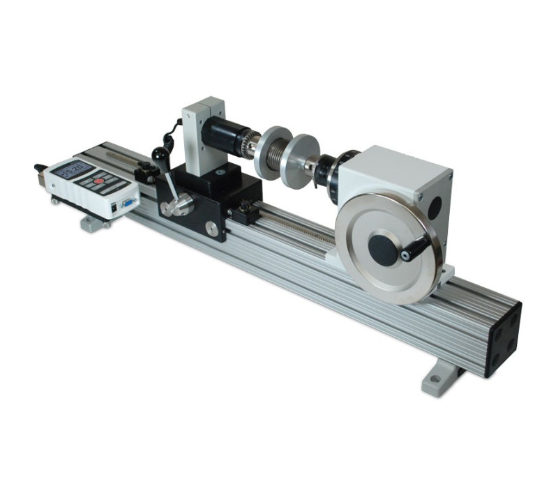 El banco de pruebas de par manual horizontal TSTH se muestra con un indicador de fuerza/par modelo 3I y un sensor de par de la serie R50.