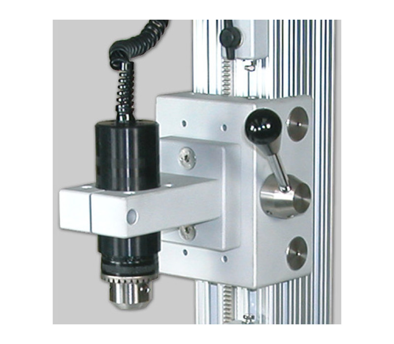 Sensor de torsión de la serie R50 montado en el banco de pruebas de torsión motorizado modelo TSTM-DC. El sensor encaja en este soporte sin necesidad de adaptadores adicionales.