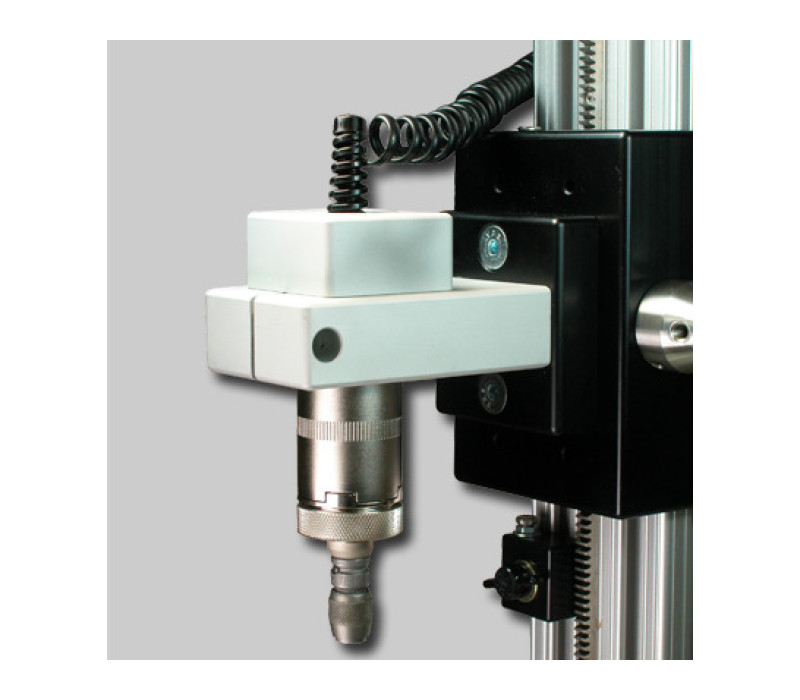 Porta puntas G1017 conectado a un sensor de par R51 que se monta en un banco de pruebas TST con un kit de montaje opcional.