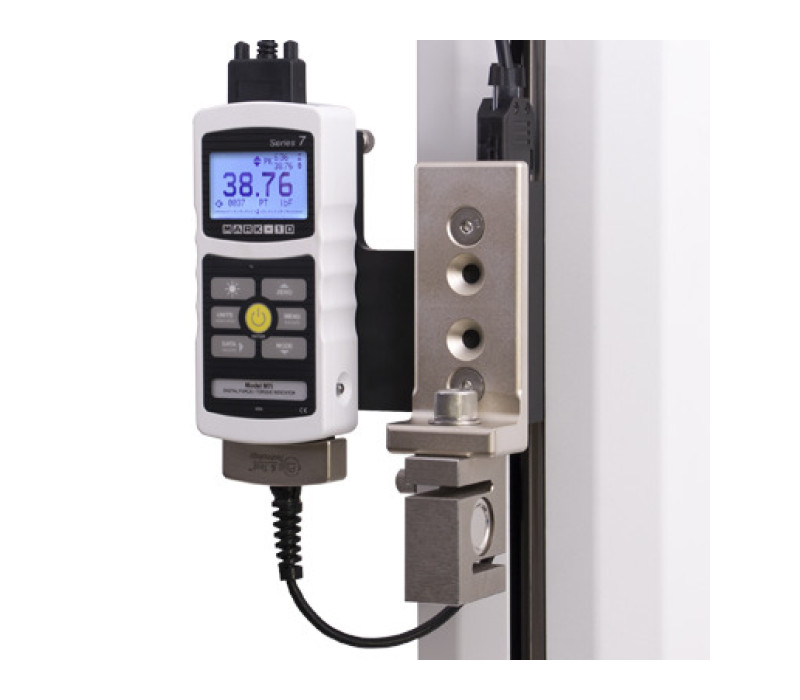 El kit de montaje opcional AC1062 adapta un sensor de la serie R01 a un banco de pruebas ESM303.