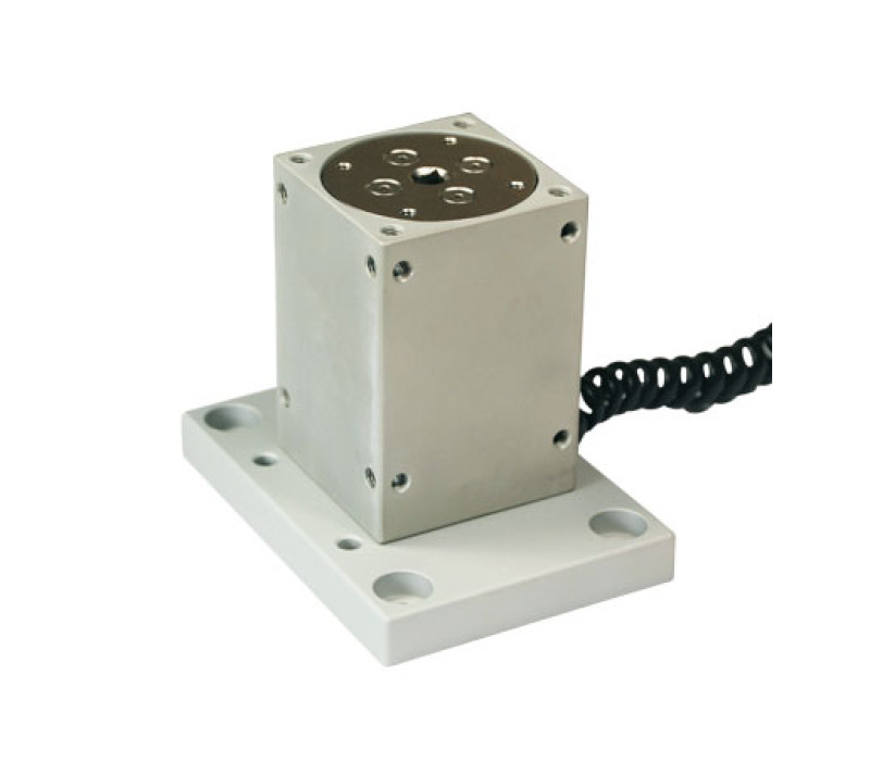 Los sensores de par de la serie R52 incluyen orificios roscados en todas las superficies para ofrecer flexibilidad en diversas configuraciones de montaje. Se muestra con el kit de montaje de sobremesa AC1006 opcional. 