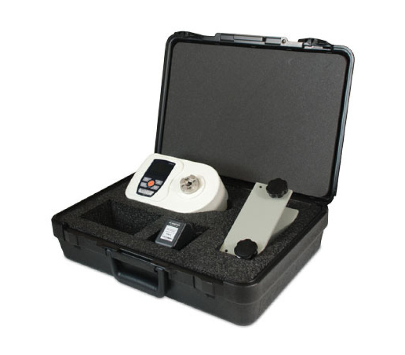 El maletín de transporte opcional proporciona espacio de almacenamiento para el comprobador TT02, los accesorios, el kit de montaje en banco, el adaptador de CA y los accesorios.