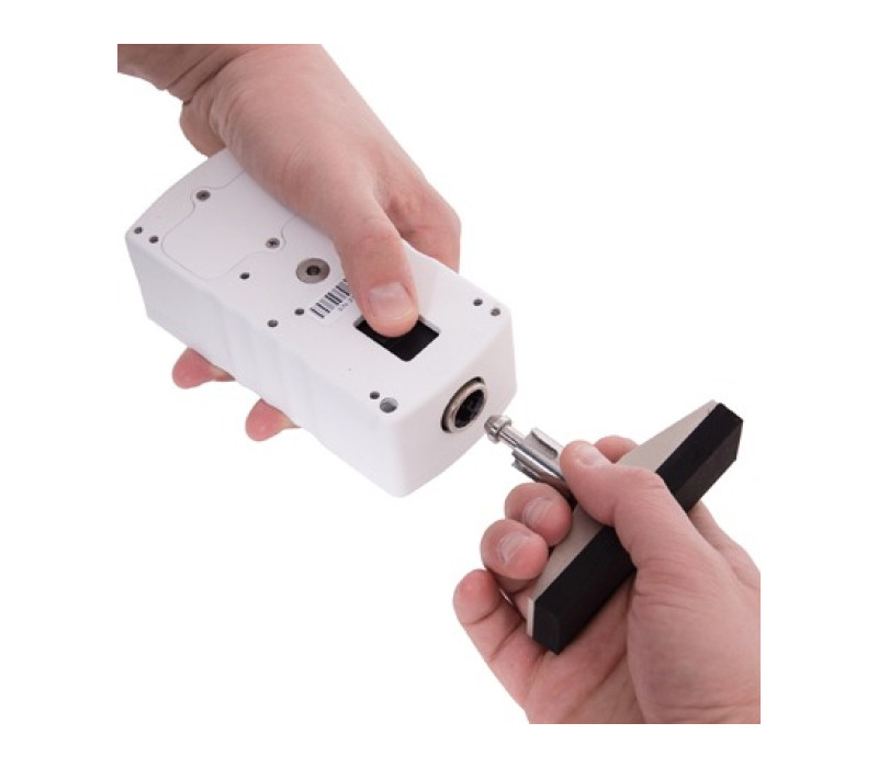 La innovadora tecnología Click-Lock ™ garantiza una alineación perfecta de los accesorios y protege el dispositivo de daños causados por los accesorios. Para extraer el accesorio basta con pulsar el botón