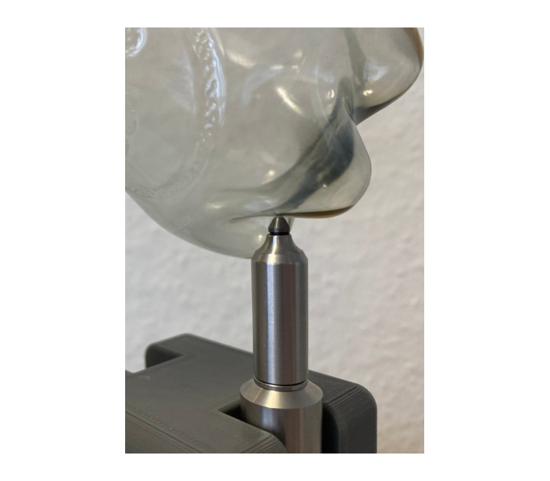 El sensor HH 2 con un rango de medición de 0-2 mm, para su uso en componentes pequeños con cavidades y geometría de difícil acceso.