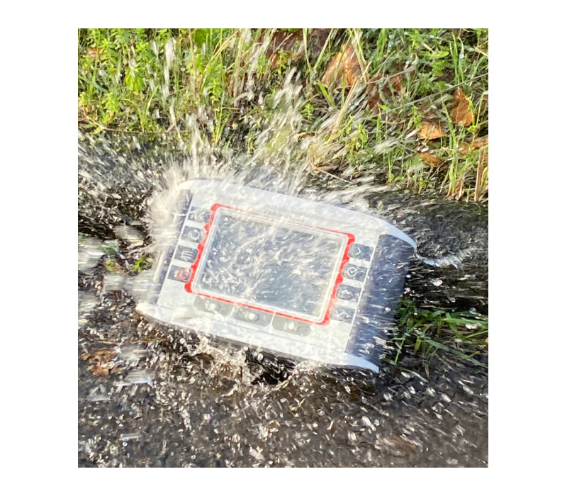 El MiniTest FH tiene un grado de protección IP65, es resistente a las salpicaduras y puede utilizarse en condiciones duras.