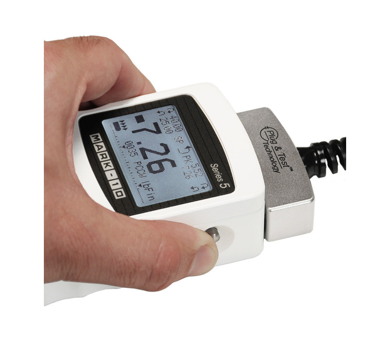 El conector Plug & Test® se traba en el receptáculo del indicador cuando está completamente insertado. Los botones dobles en la carcasa del indicador liberan el conector para facilitar su extracción. Los contactos de recurso chapados en oro garantizan una conexión duradera y confiable.